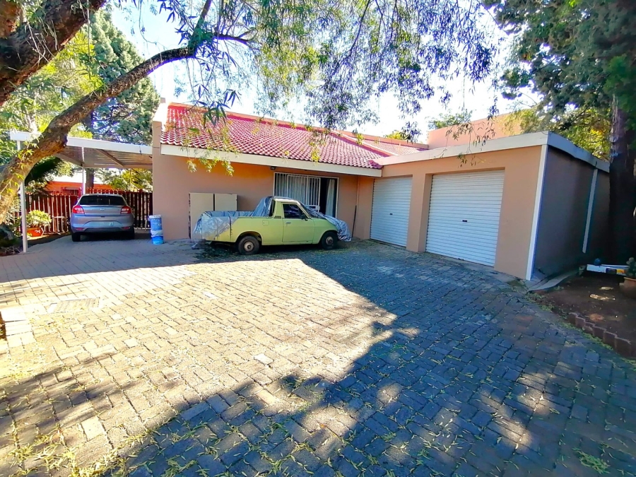 5 Bedroom Property for Sale in Pellissier Free State